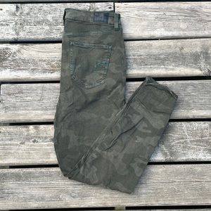 American Eagle Camo Curvy Super Hi-Rise Jegging
